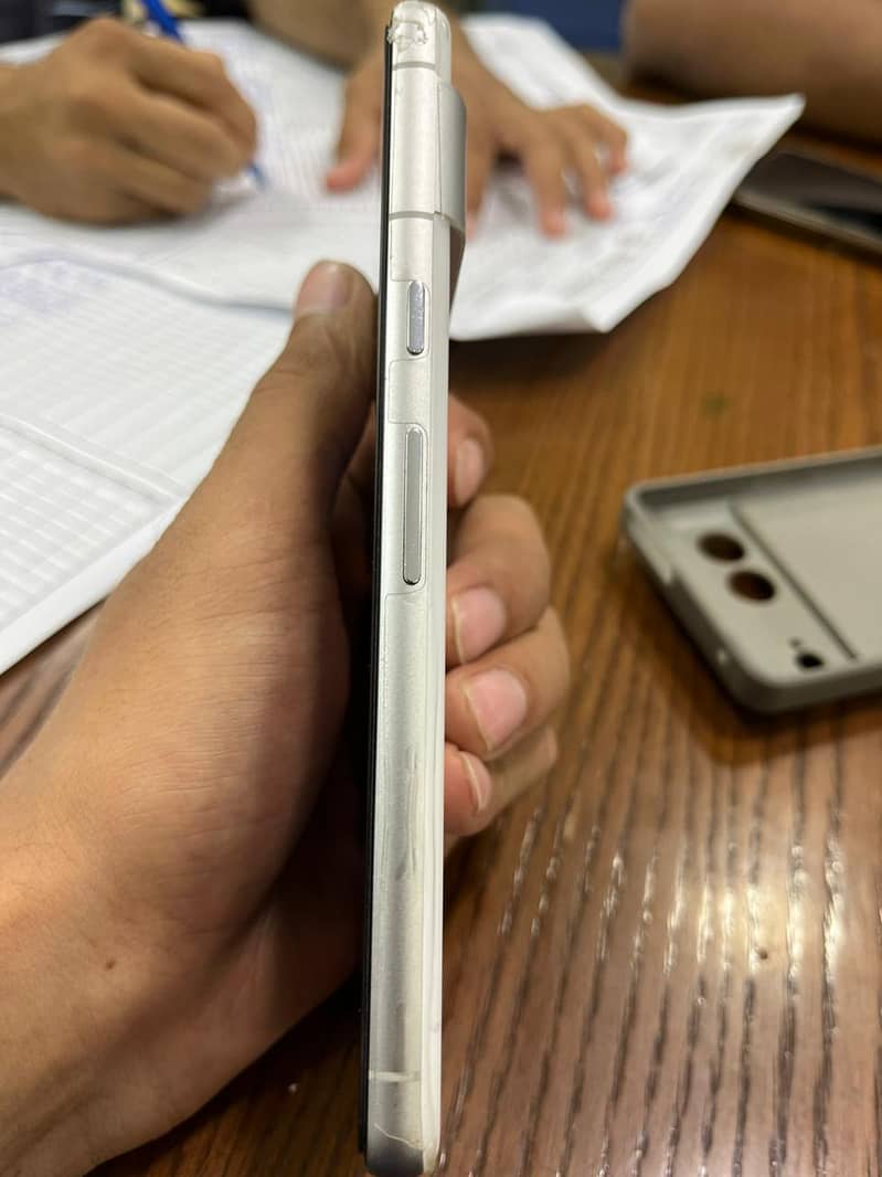 Google Pixel 7 4