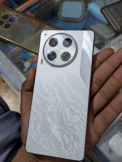 Tecno CAMON 30