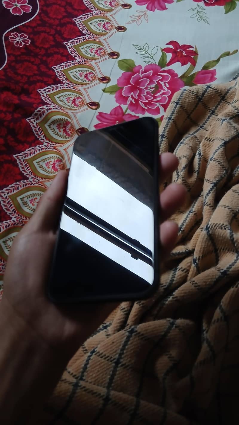 Apple iPhone 11 4
