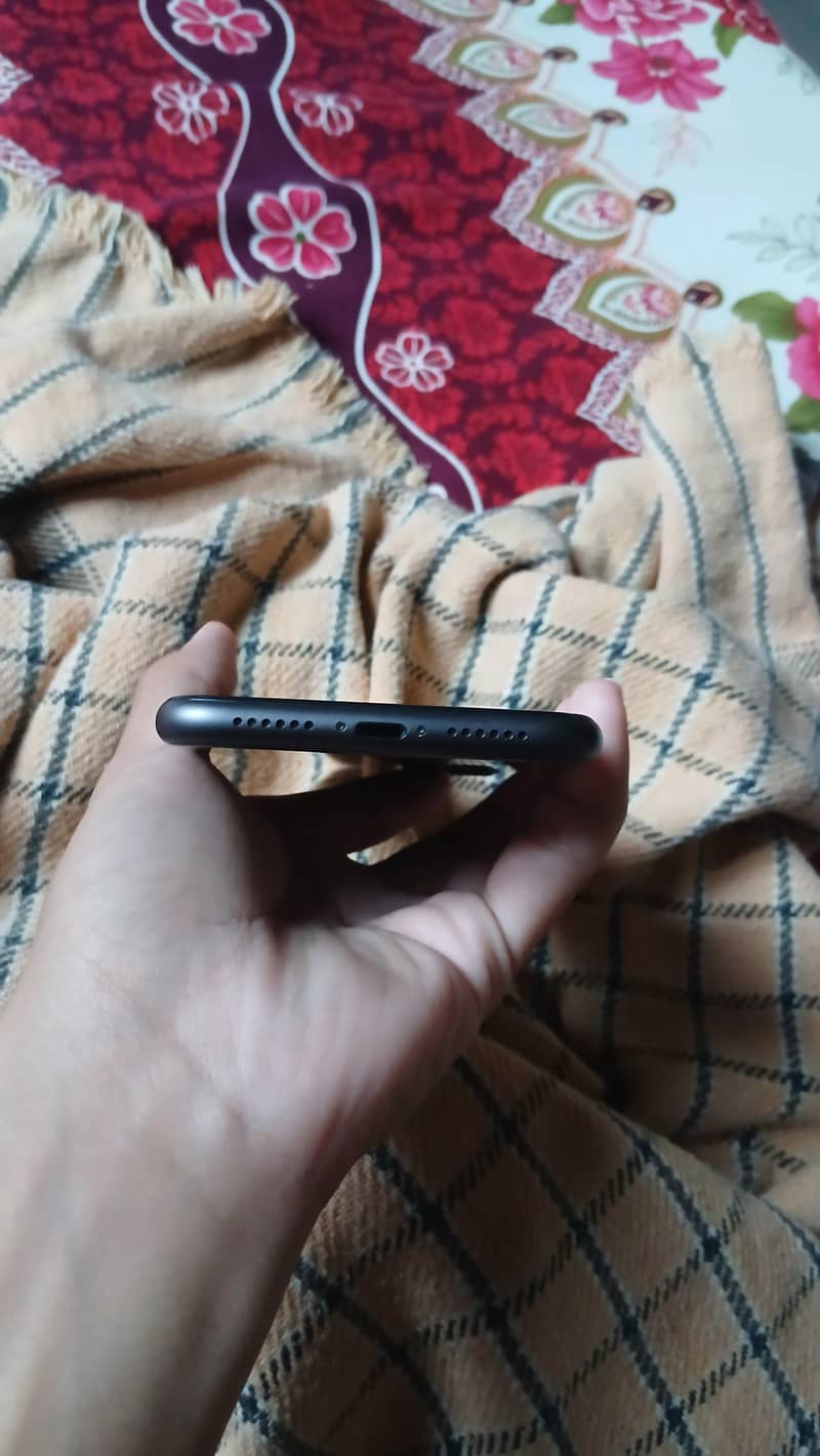Apple iPhone 11 5