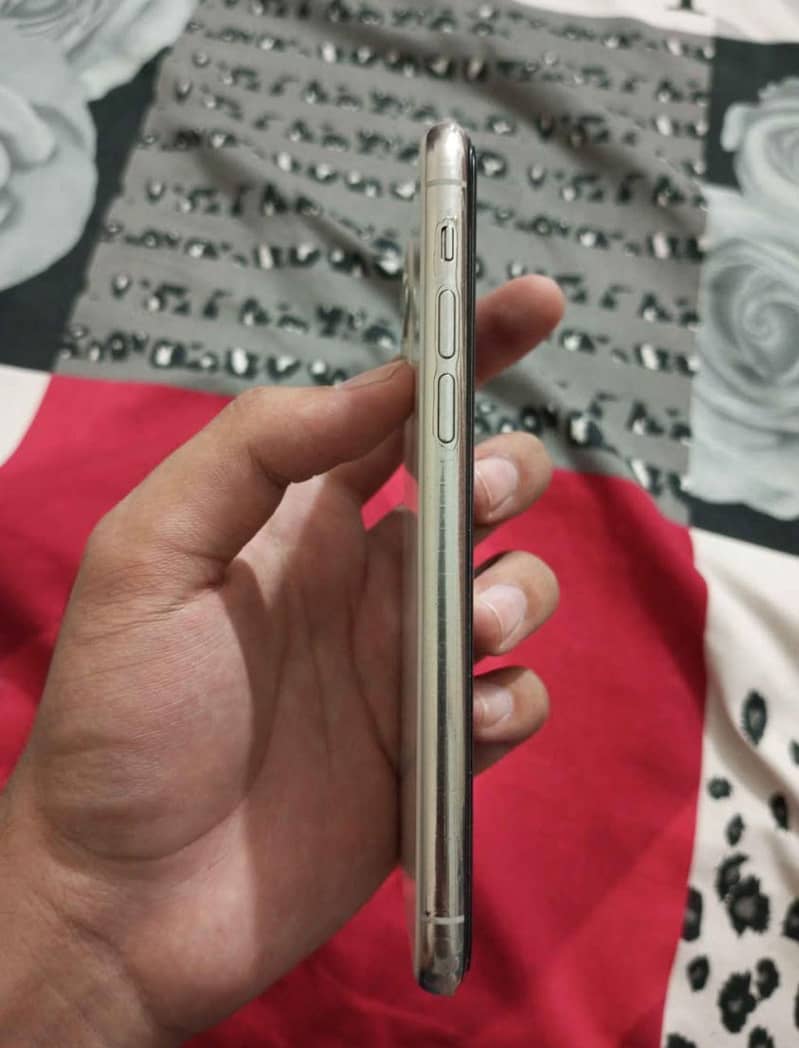 Apple iPhone 11 Pro 3