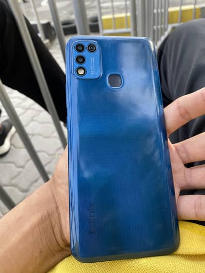 Infinix Hot 10 Play 2/32 storage