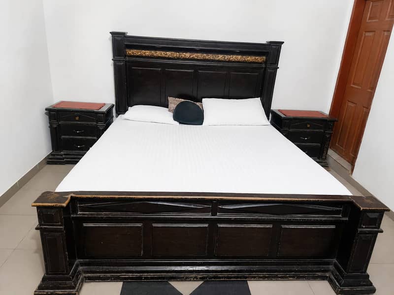 bed and dressing table 0
