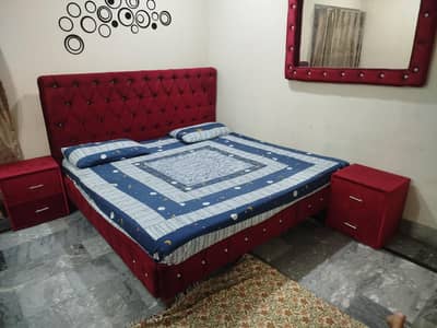 Bed with 2 side tables
