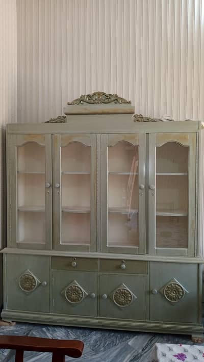 Luxury Wooden Showcase/Crockery Cabinet-7ft Height Excellent Condition