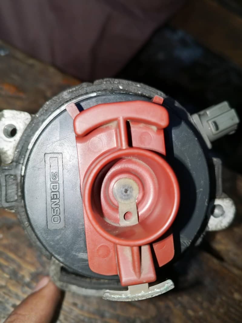 Distributor 10
