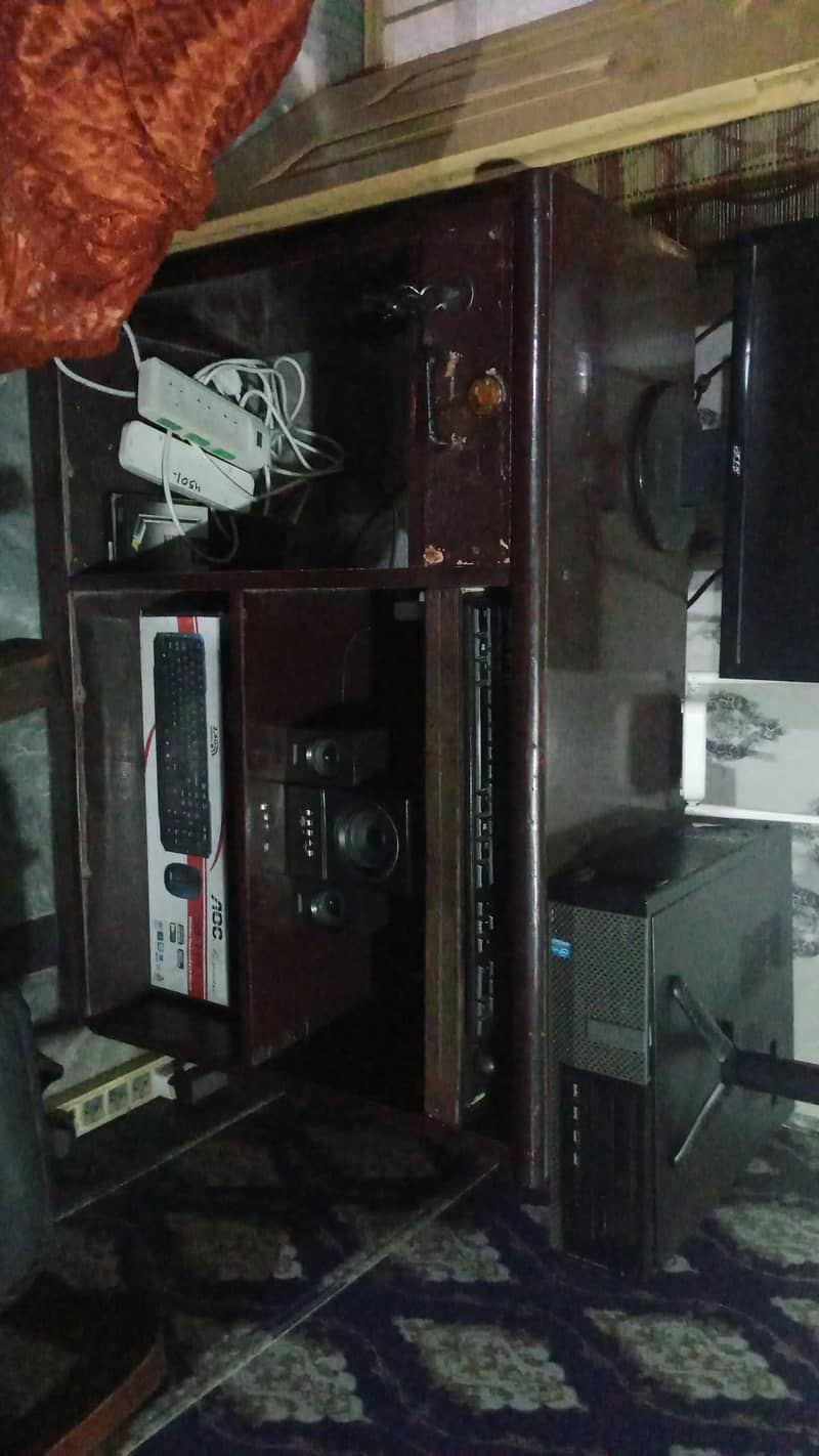 Computer Table able 0