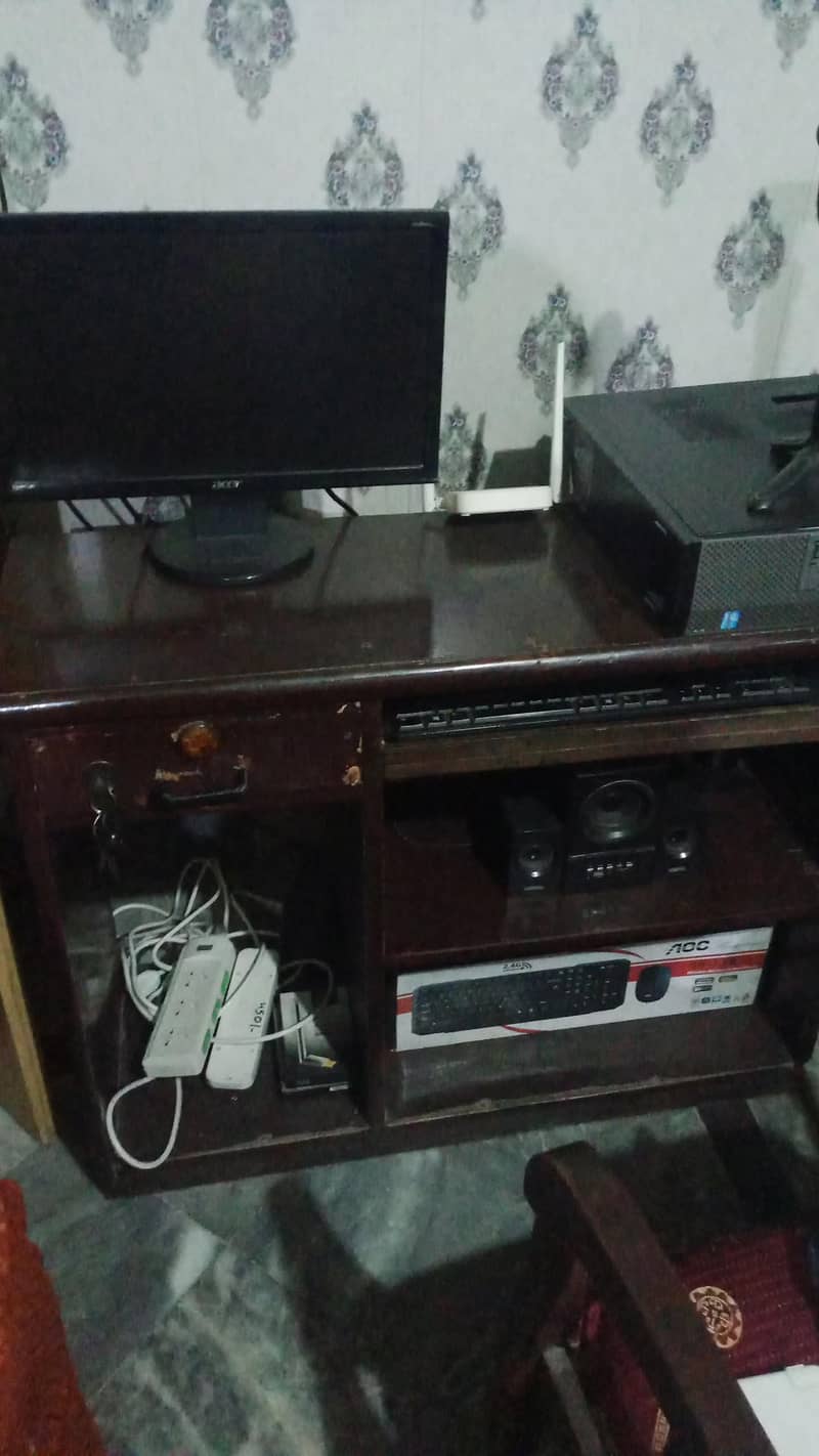 Computer Table able 1