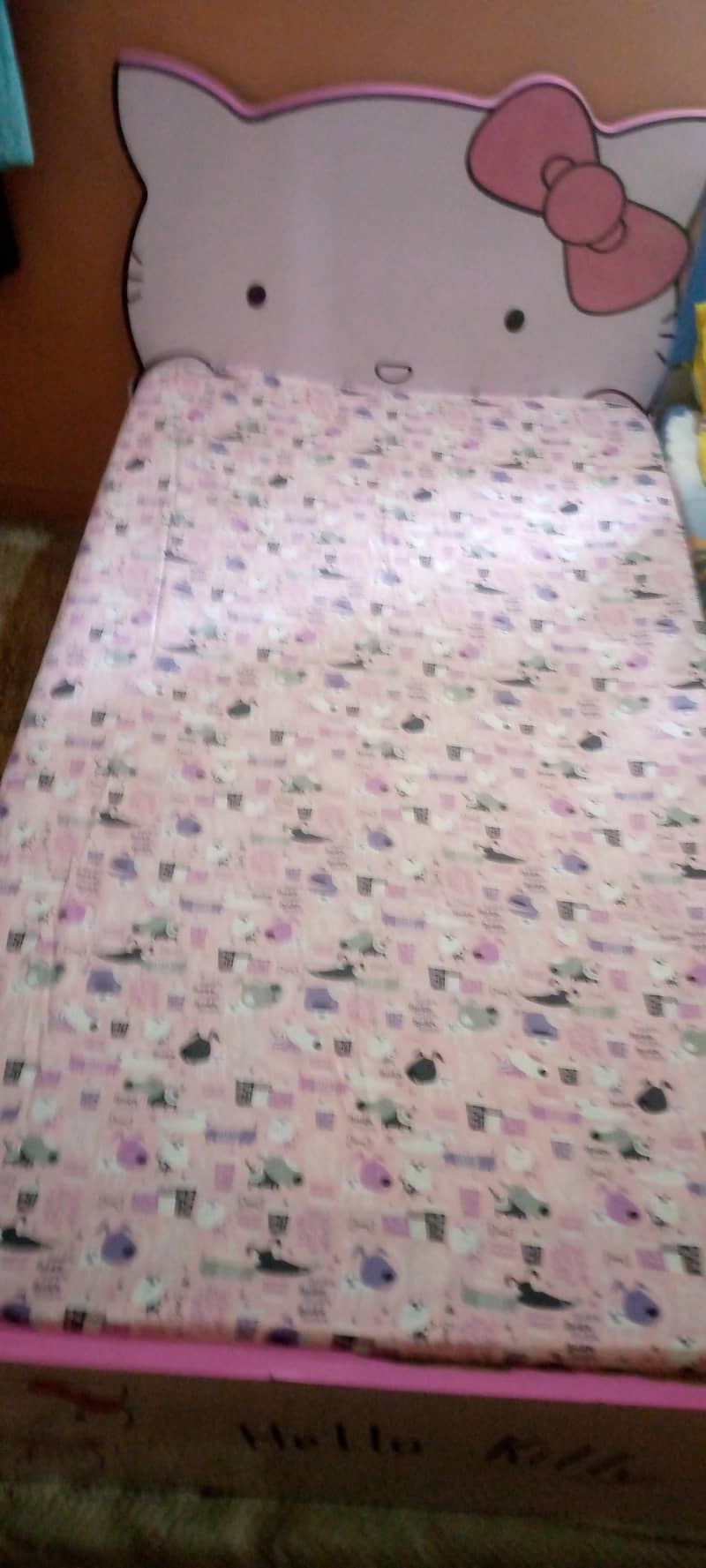 hello kitty  theme. bed 1
