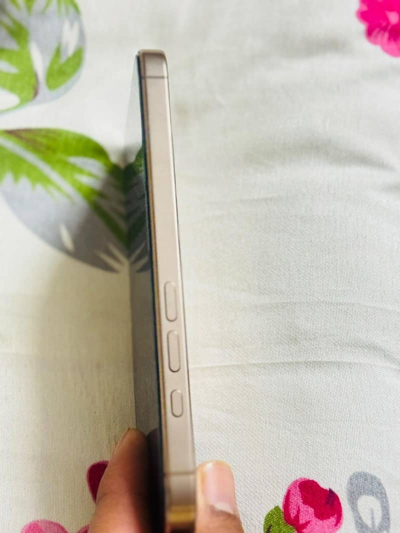 Apple iPhone 16 Pro 2