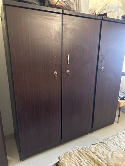 3 doors wardrobe