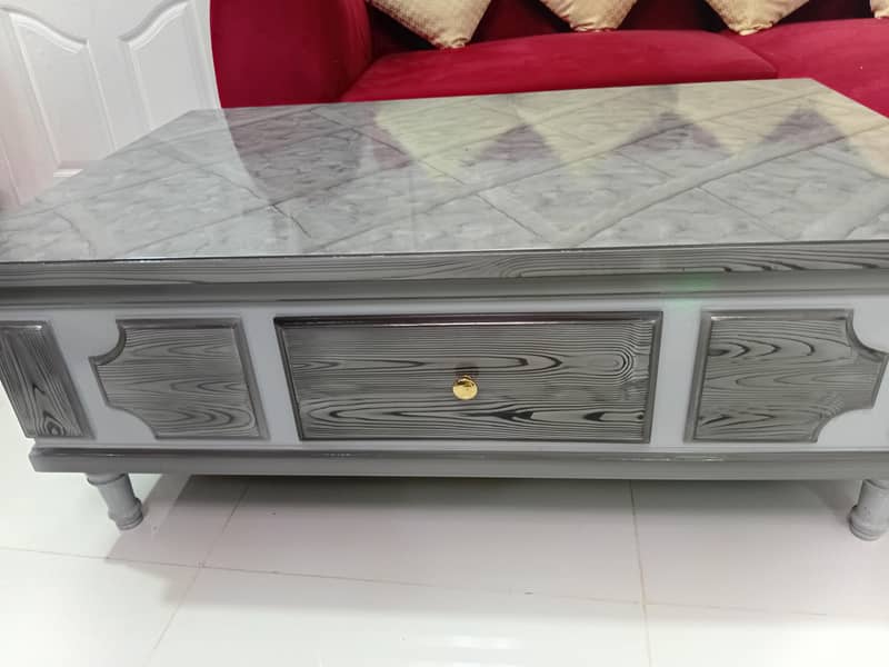 centre table/coffee table 0