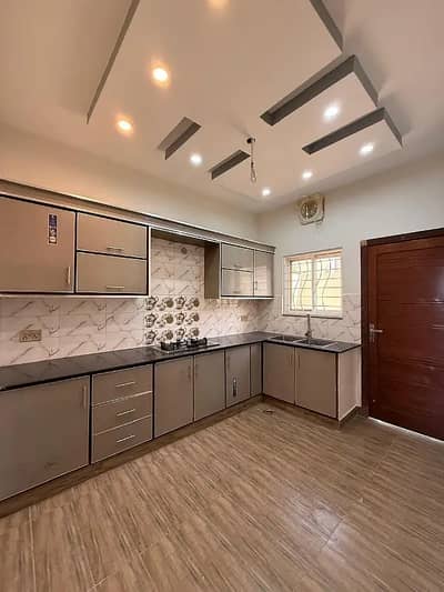 10 Marla House For Sale In Etihad Town Phase 1