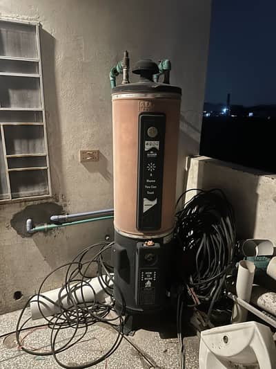 Allied 35 Gallon Water Geyser Used 2 Seasons Good Condition