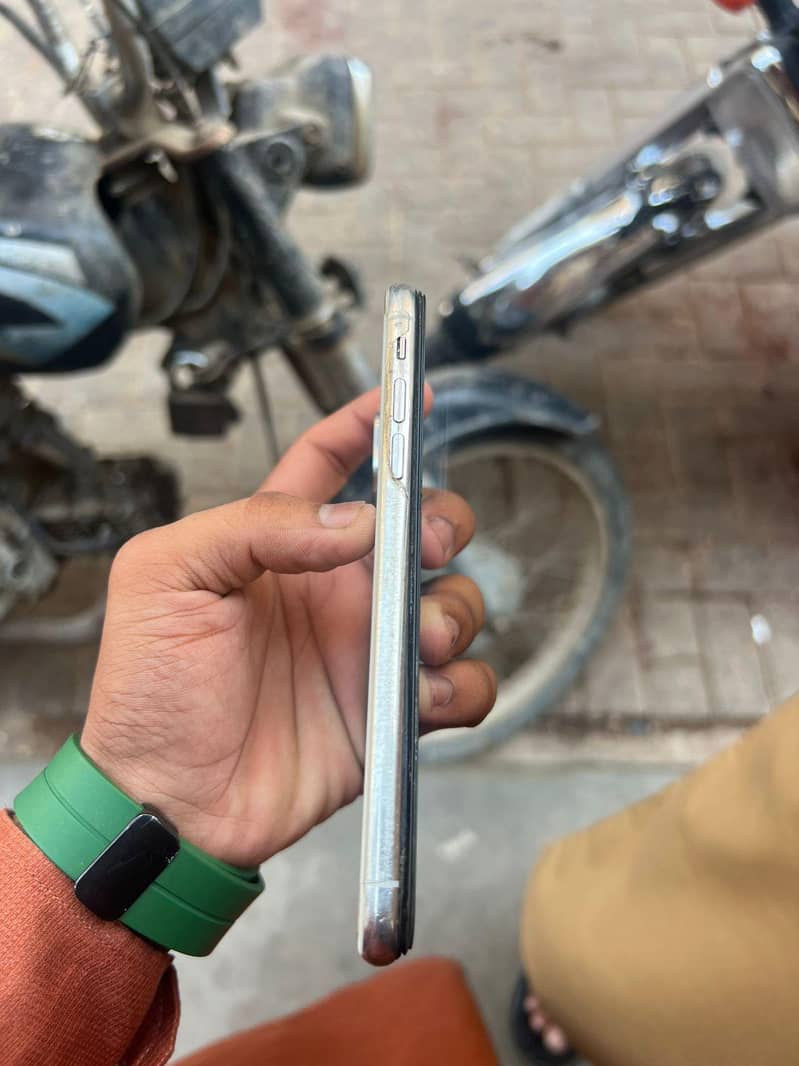 Apple iPhone X 3