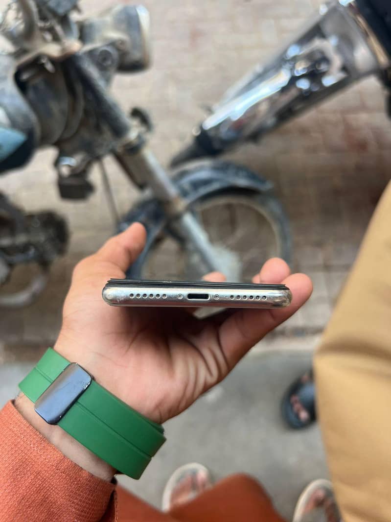 Apple iPhone X 5