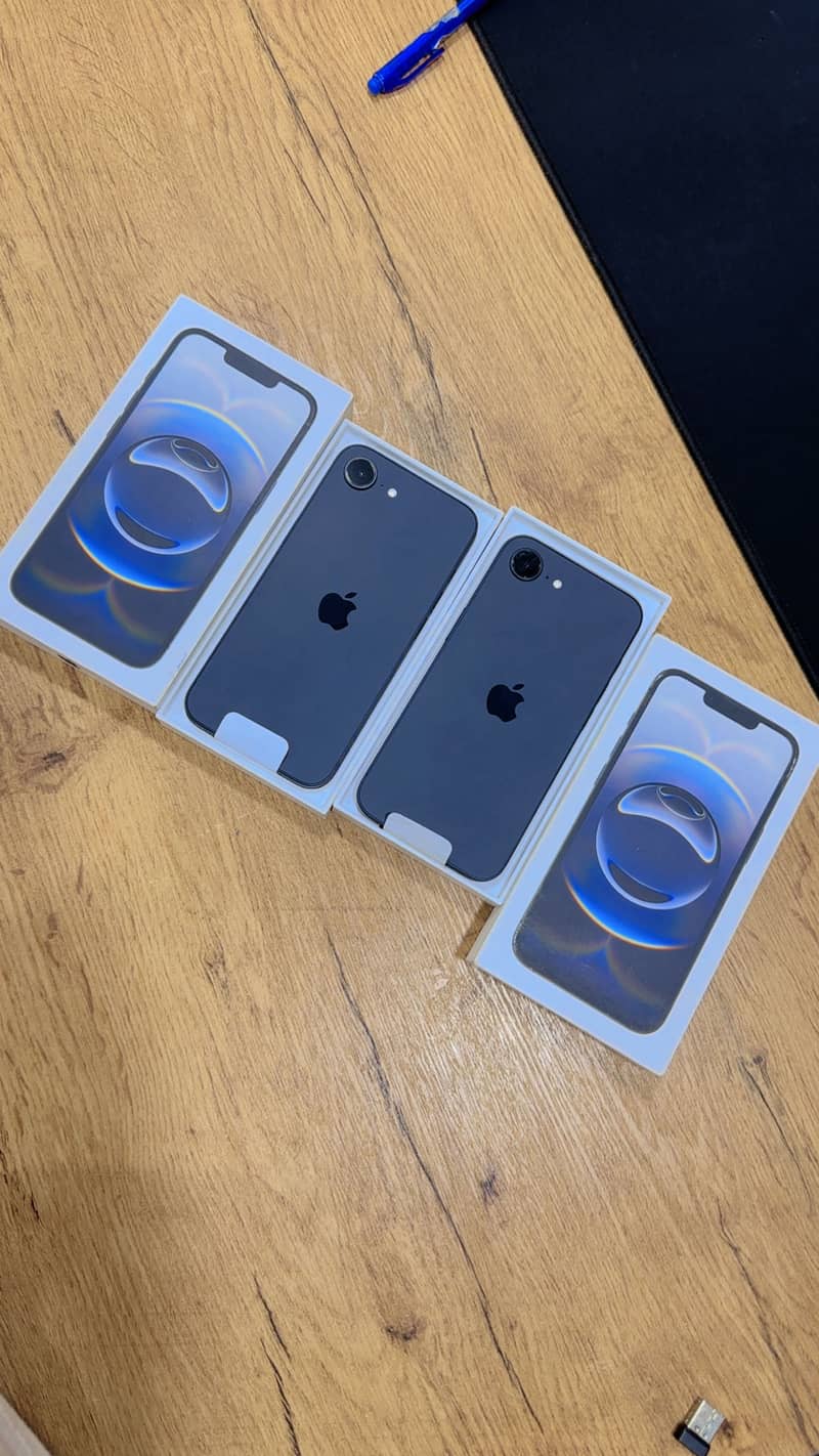 Apple iPhone 16e 2