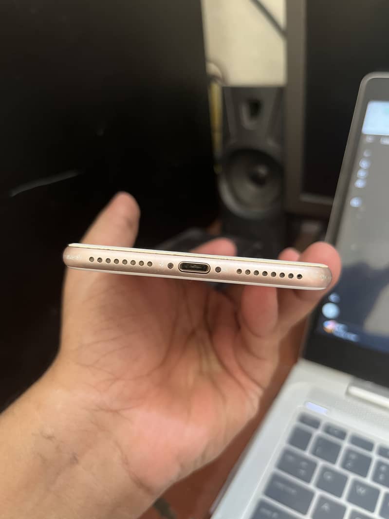 Apple iPhone 7 Plus 2