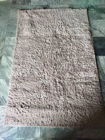 white and beige colours rugs available