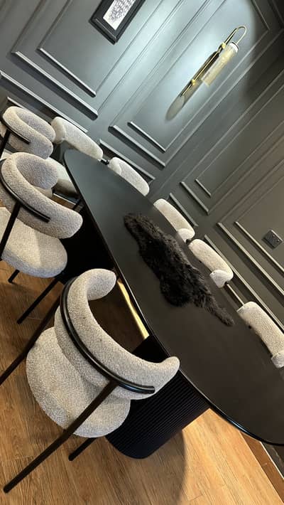 6 chairs 1 table