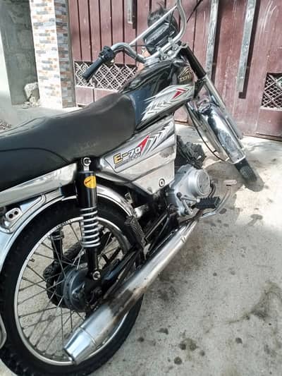 1st owner hai 10/10 condition hai engine Bhi Bhi ok hai