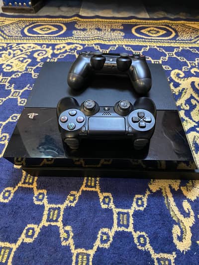 PS4 jailbreak 1Tb for sale with games and 2 controllers