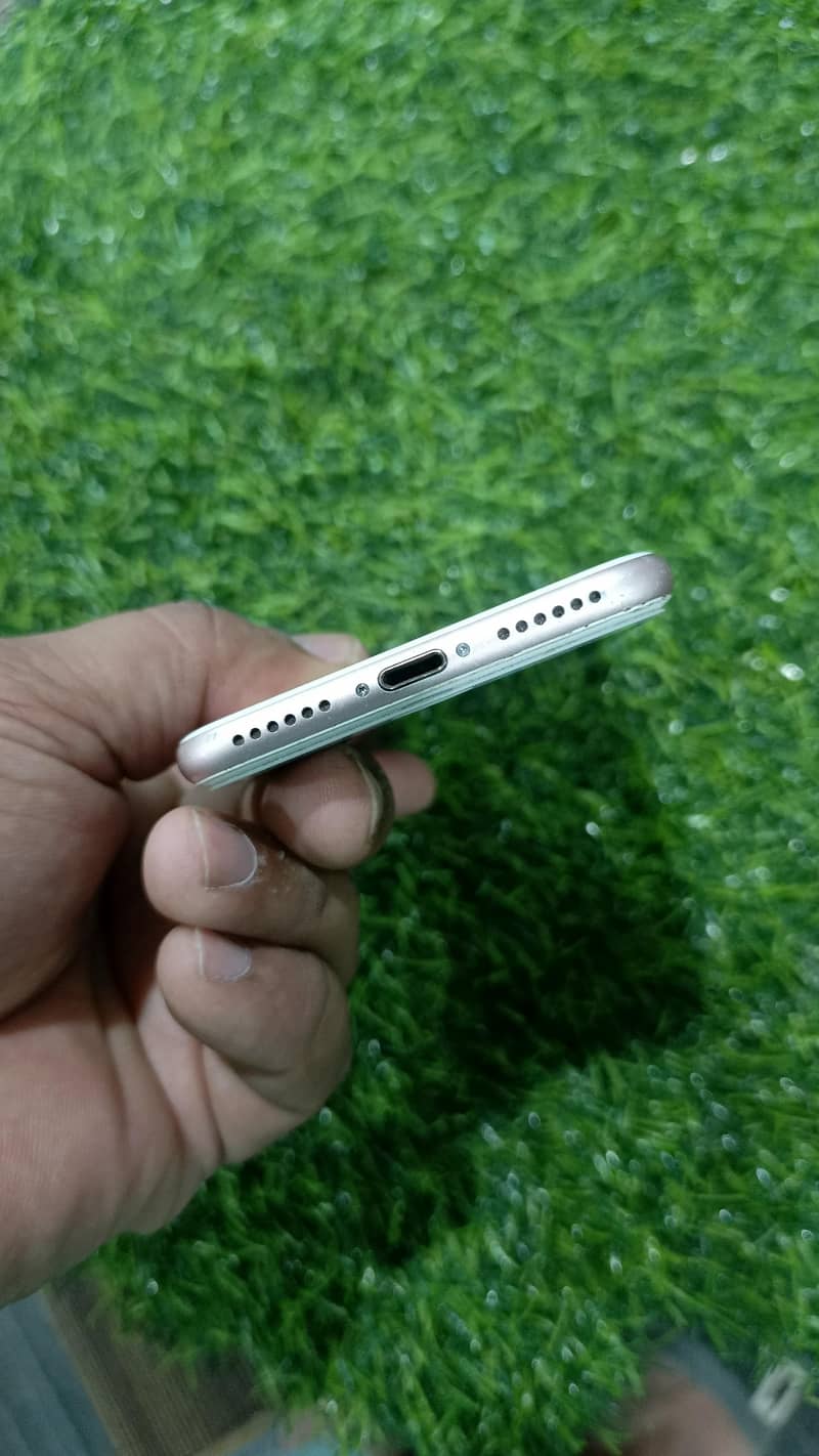 Apple iPhone 7 1