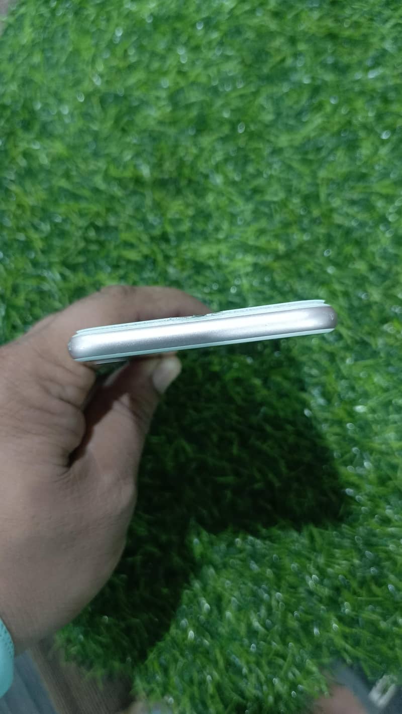 Apple iPhone 7 2