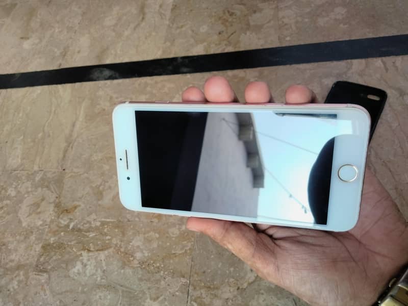 Apple iPhone 7 Plus 0