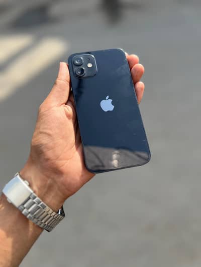 Apple iphone 12 water pack 85% battery