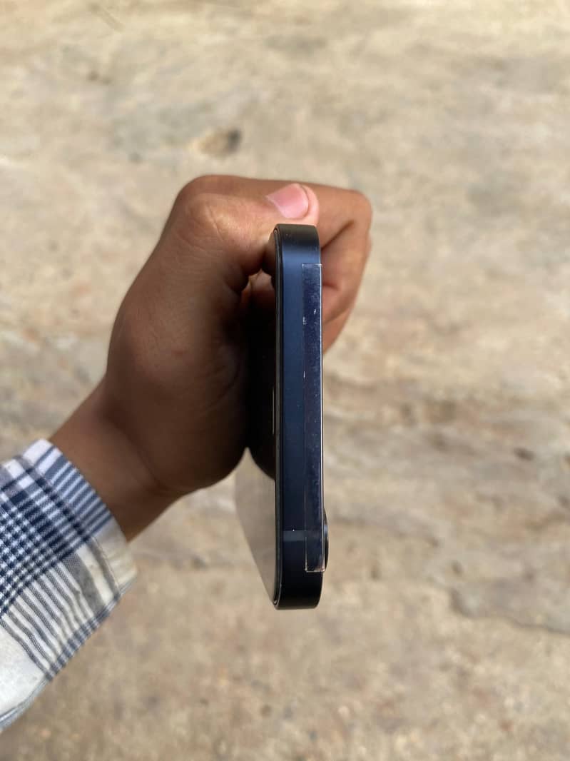 iPhone 12 3