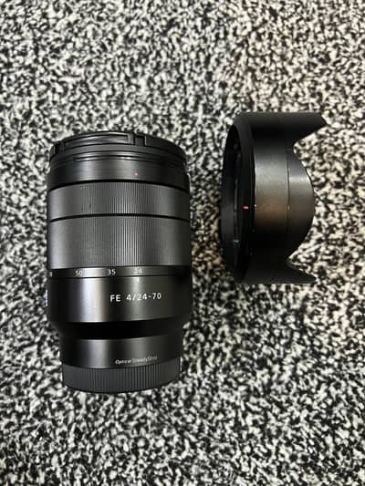 Zeisse Sony OSS lense 24-70mm f4 - Ecellent Condition