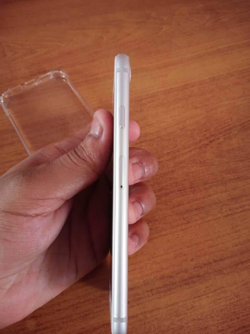 Apple iPhone 7 0