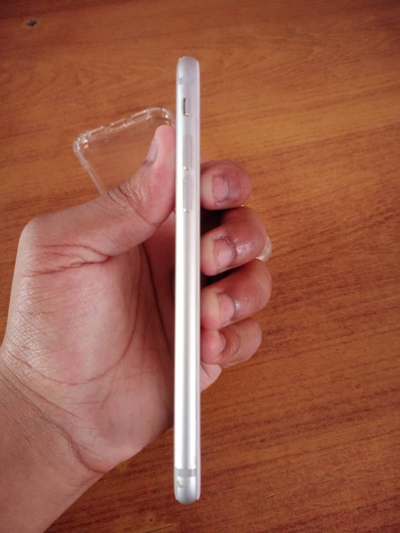 Apple iPhone 7 4
