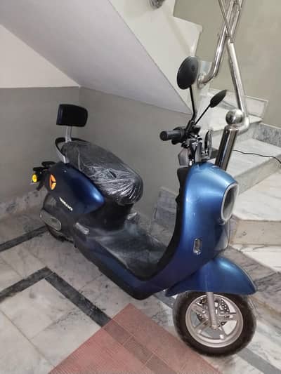 sale krni hn scootie