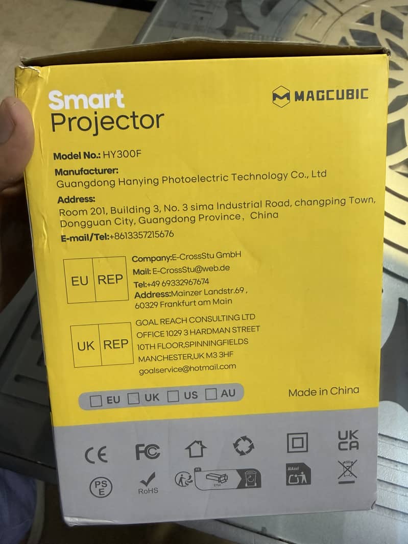 MAGCUBIC screen projector 2