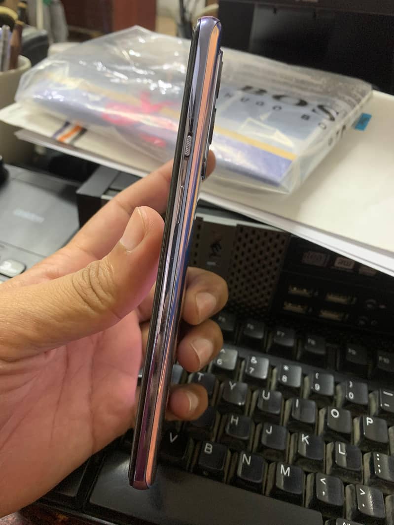 One Plus 9 5G 4
