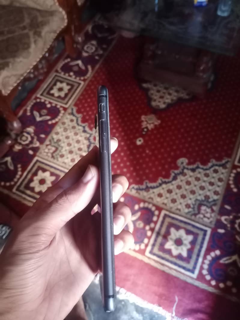 Apple iPhone 8 Plus 1