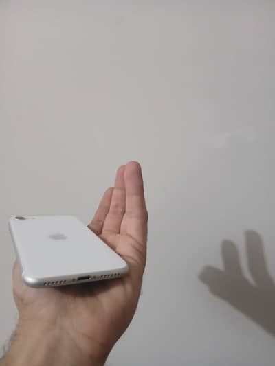 Apple iPhone SE