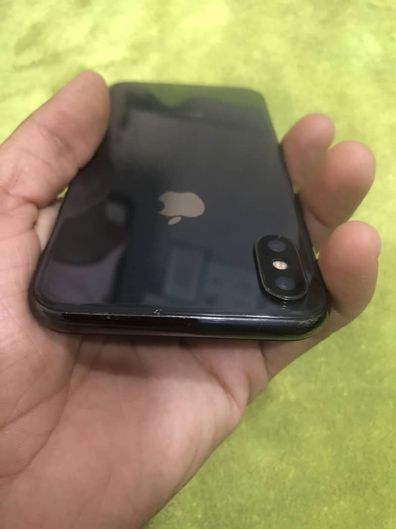 Apple iPhone X 4