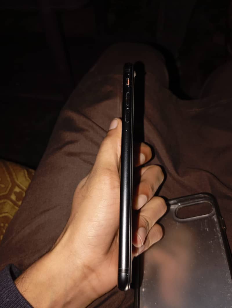 Apple iPhone 7 Plus 2