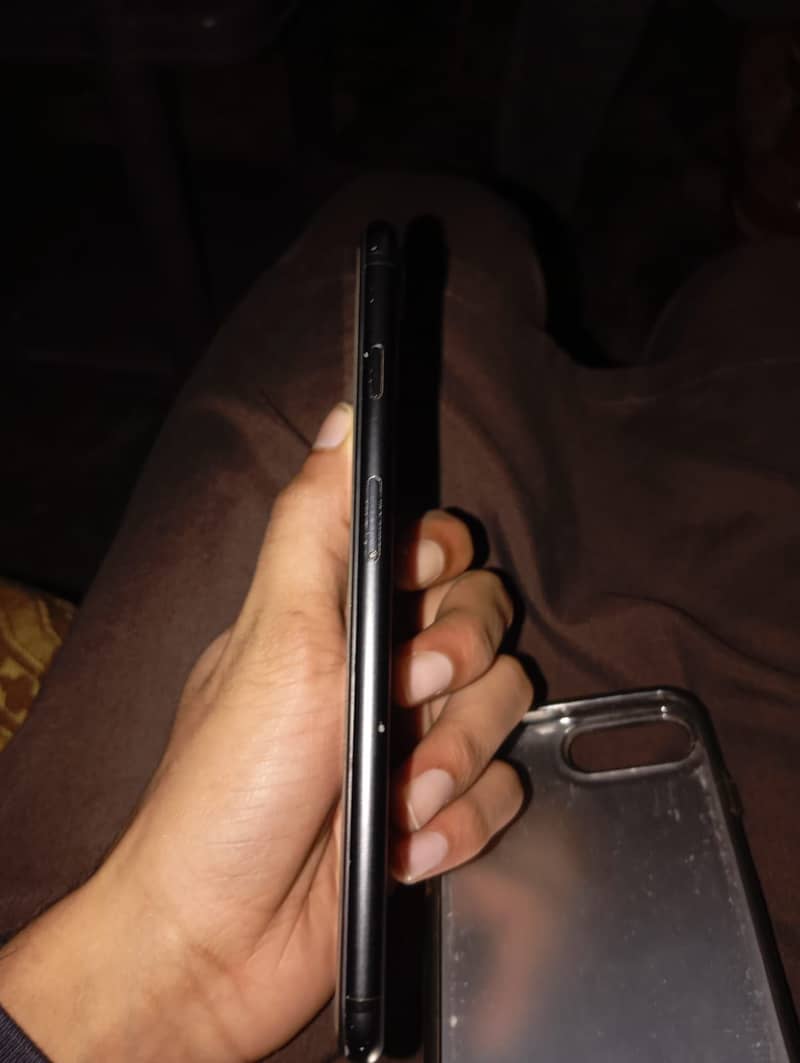 Apple iPhone 7 Plus 5