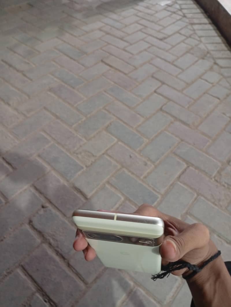 Google Pixel 7 4