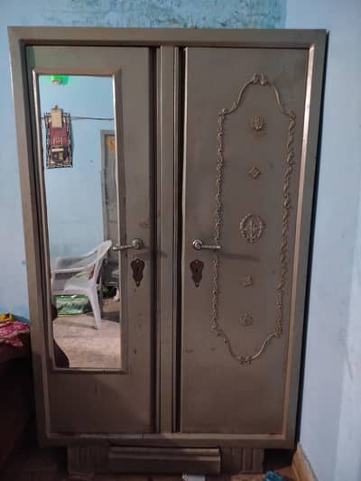 Heavy Duty Old Steel Wardrobe with Mirror – Extremely Strong & Durable