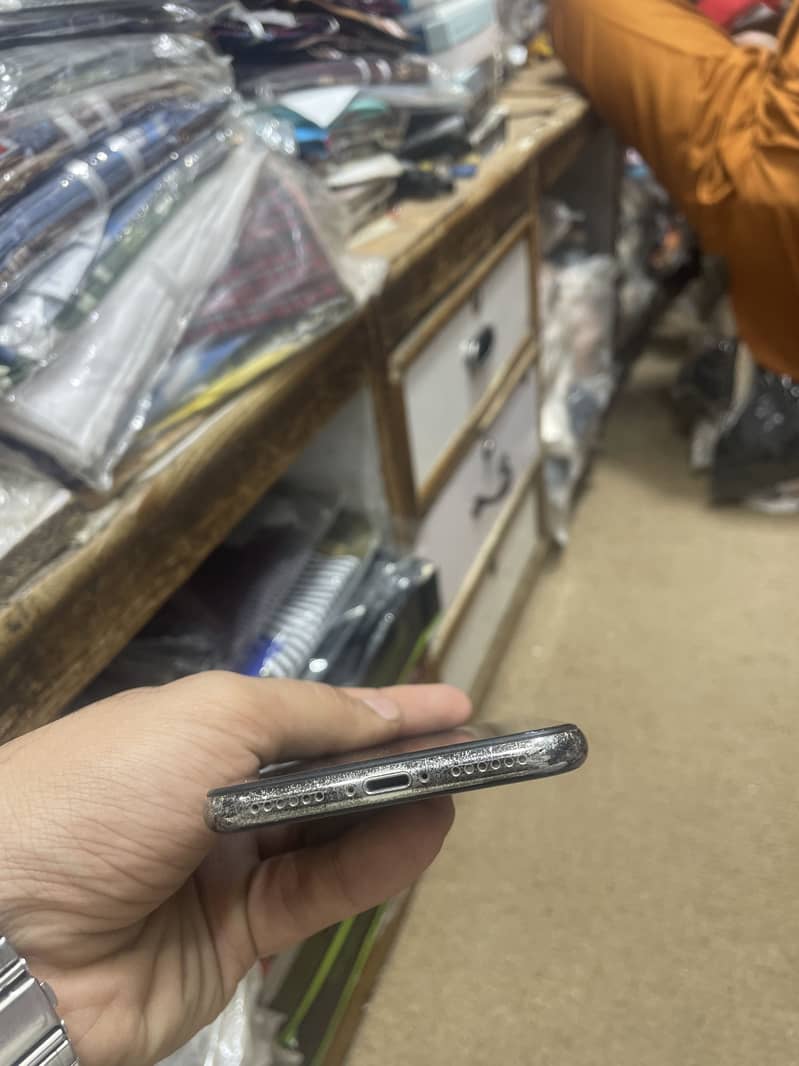 Apple iPhone X 3