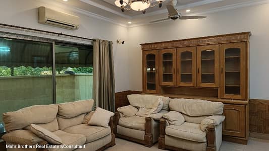 Elegant 11 Marla House for Sale in Prime Location