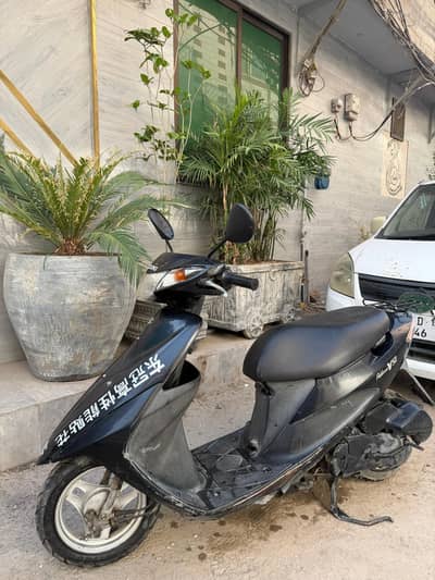 Original Suzuki Address V50 – Reliable City Scooter
