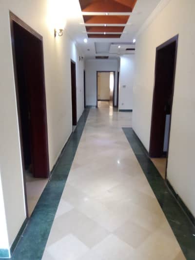 Spacious & Luxurious Kanal Upper Portion Available for Rent