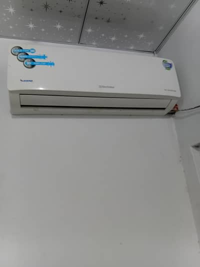 selling 1.5 ton electrolux ac first owner (0300:6741464) call,whatsapp