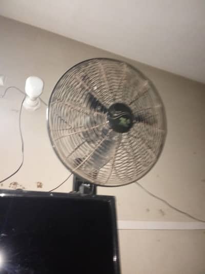 pak fan wall bracket fan 20 inch black colour condition is ok